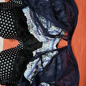 VICTORIA'S SECRET 4  34 D D BRA BUNDLE OF 4